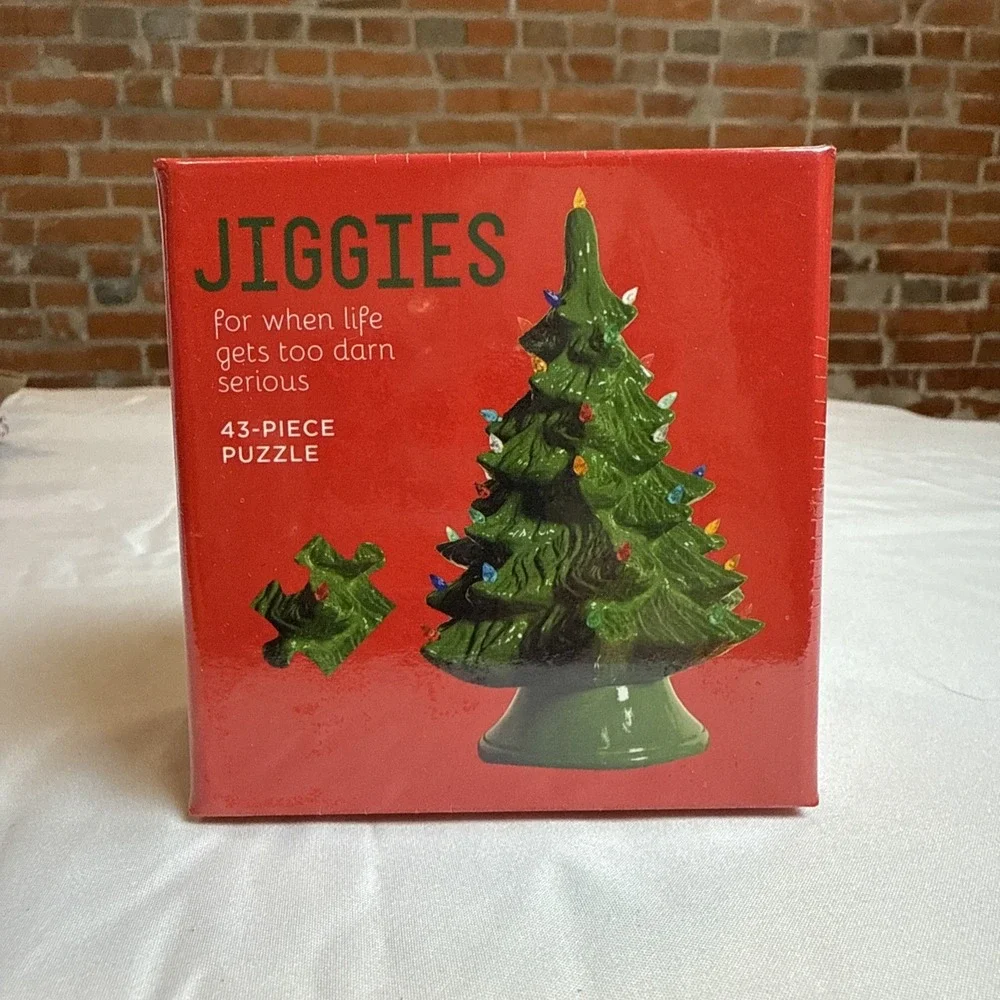 Jiggies Christmas Puzzle‎ 43 Pieces Nostalgic Ceramic Lighted Tree Design NEW